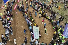 ​​美好生活在云南｜村跑、泥地拔河、摸鱼！玉溪元江这个乡村体育节太好玩啦！图片