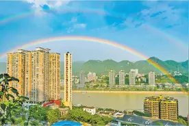 主城天空出现双彩虹图片