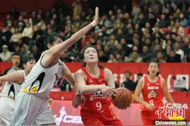 WCBA季后赛：四川女篮主场100：70胜江苏女篮图片