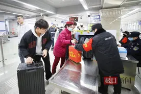 寒假来临，武汉这座地铁站响起温情送别广播图片