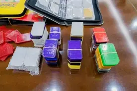 一年销售超百万张，上海捣毁制作假冒街机游戏卡团伙图片