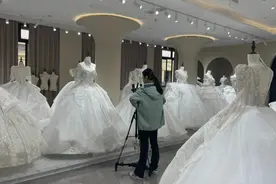 苏州虎丘婚纱城，背后是安徽丁集镇图片