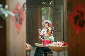 央视聚焦！泉州：新年簪花 把浪漫和春天戴在头上图片