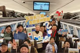 今年首趟“乐游长三角”银发旅游列车启程，老年人怎么看？图片