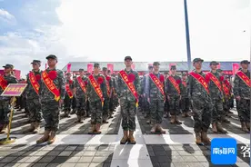 海南举行新兵入伍欢送仪式 1600余名新兵身披戎装赴军营图片