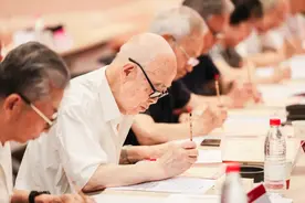 坚持手写18年！高校这个录取通知书，每一笔都独一无二……图片