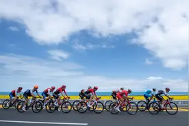 环青海湖国际公路自行车赛第五赛段赛况图片