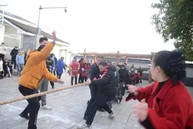 “村晚”庆新年 邻里共团圆丨邻水县丰禾镇鱼鳞滩村二组载歌载舞共贺新年图片