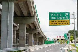 金钟湖出入口现手写指示牌！如何上中开高速？司机“蒙查查”图片