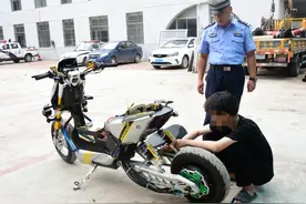 未成年人花三万改装电摩 来济会车友当天被济南交警查获图片