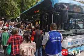 积极应对“十一”游客潮 南京公交全力保障市民游客出行图片