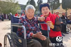 【天中光荣榜】王小丽：用爱心和真情传递温暖和力量图片