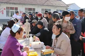 博兴县人大机关党支部到“第一书记”派驻村开展义诊志愿服务活动图片