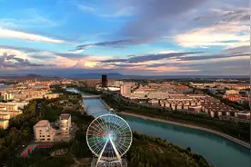 “金色世界”诗意涌动浪漫无限图片