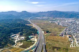 高速免费时间、车流高峰路段……这份高速出行指引请收好！图片