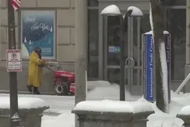 外媒：美国冬季风暴已致全美1300余架次航班取消，超30万户家庭或企业断电图片