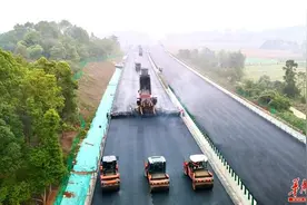 通车倒计时！益常高速益阳段主线路面施工完毕图片