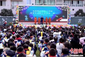 四川成都：春季开学师生们齐学森林防灭火知识图片