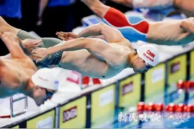 2024世界泳联游泳世界杯上海站开赛！在游泳福地看奥运健儿劈波斩浪图片