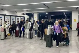 2025年春节上海吴淞口国际邮轮港迎来客运高峰，他们切实做好邮轮保障工作图片