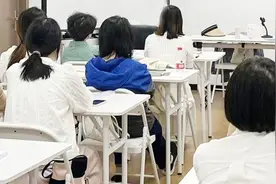 在市民夜校学上海话的年轻人，“因为《繁花》一句台词起鸡皮疙瘩”图片