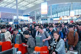 20.97万人！长沙火车南站单日发送客流量创历史新高图片