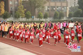 传承民间经典游戏，乐享亲子运动时光图片