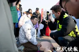 心肺复苏、海姆立克急救法，连云港市民面对面学到了图片