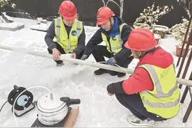 水管冻住怎么办 “微创手术”来开通图片