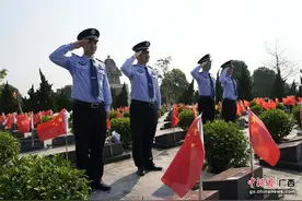 水口关出入境边防检查站开展清明祭奠活动图片
