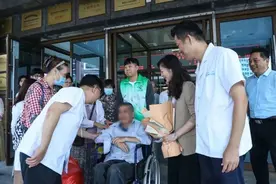 普陀这家医院发起“爱心专车”，暖心护送病人回家团圆图片
