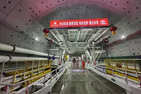胶州湾第二海底隧道全力推进，“海天号”盾构机掘进至海底40米图片