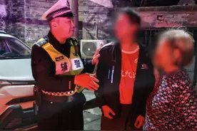 佛山南海警方春运巡逻发现迷路老人，凌晨挨家挨户帮她找到家图片