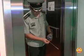 电梯有盲区！16个惨痛教训！家长孩子一定要注意图片