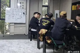 “真香哥”十年变形记：曾拿斧头想砍导演，如今不想再做被打脸的人图片