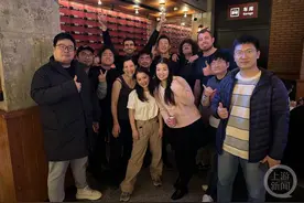 一条视频播放量上亿！95后摄影师被老外称为“重庆旅行大使”，“私家”线路惊呆外国游客图片