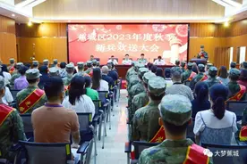 欢送新兵！戴上红花，奔赴军营！图片