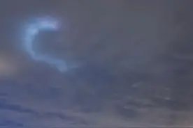 夜空现不明发光体？ 专家揭秘了图片