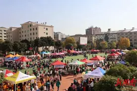 小学生变身“摊主”  浏阳这所学校“跳蚤市场”火热开市图片