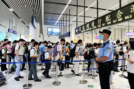 莲塘口岸启用一周年迎客1540万人次，单日最高8万人次通关图片