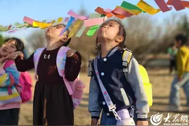 潍坊滨海区希望幼儿园萌娃春日远足 探索自然乐享成长图片