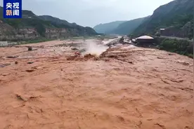 金瀑澎湃！黄河壶口瀑布迎来最佳观赏期图片