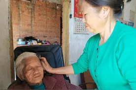 宜章长村乡媳妇回娘家悉心照顾瘫痪母亲五载图片