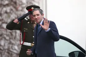 爱尔兰总理西蒙·哈里斯正式向总统辞职图片