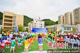 黔东南苗族侗族自治州首届校园足球班级超级联赛启动图片