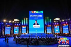 《中国户外运动产业发展报告（2023-2024）》发布 消费市场活跃图片