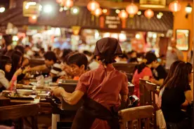 小菜园上市前之谜操作：一边门店陷利润下滑困局，一边疯狂开新店图片