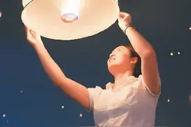 欢庆泼水节图片