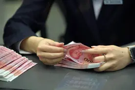 最低降至2.5%！多家银行下调消费贷利率，未来趋势分析→图片