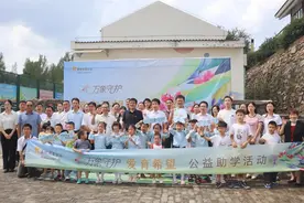 红安七里坪镇举行公益助学活动图片
